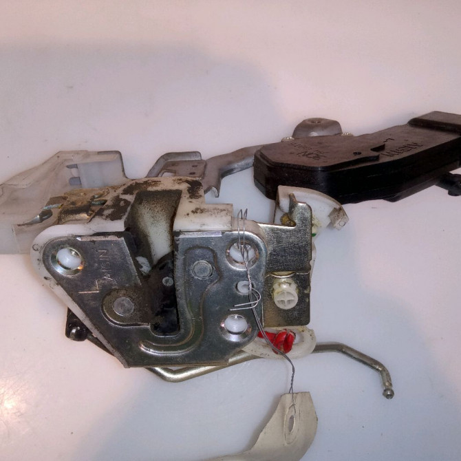 Serrure porte avg occasion TOYOTA AYGO I Phase 1 04-1995->04-1999 1.0 VVTI 68ch 690400H020 1