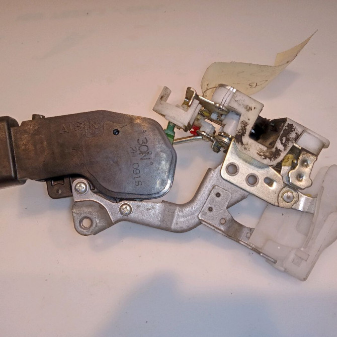 Serrure porte avg occasion TOYOTA AYGO I Phase 1 04-1995->04-1999 1.0 VVTI 68ch 690400H020 2