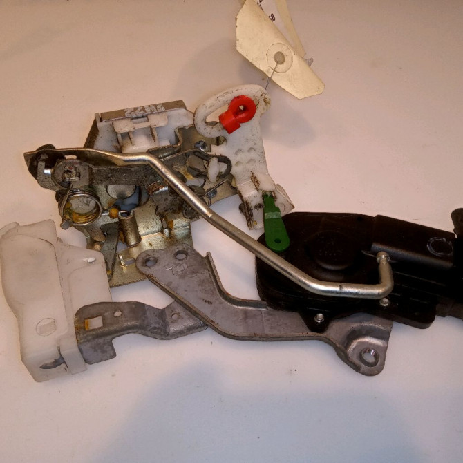 Serrure porte avg occasion TOYOTA AYGO I Phase 1 04-1995->04-1999 1.0 VVTI 68ch 690400H020 3