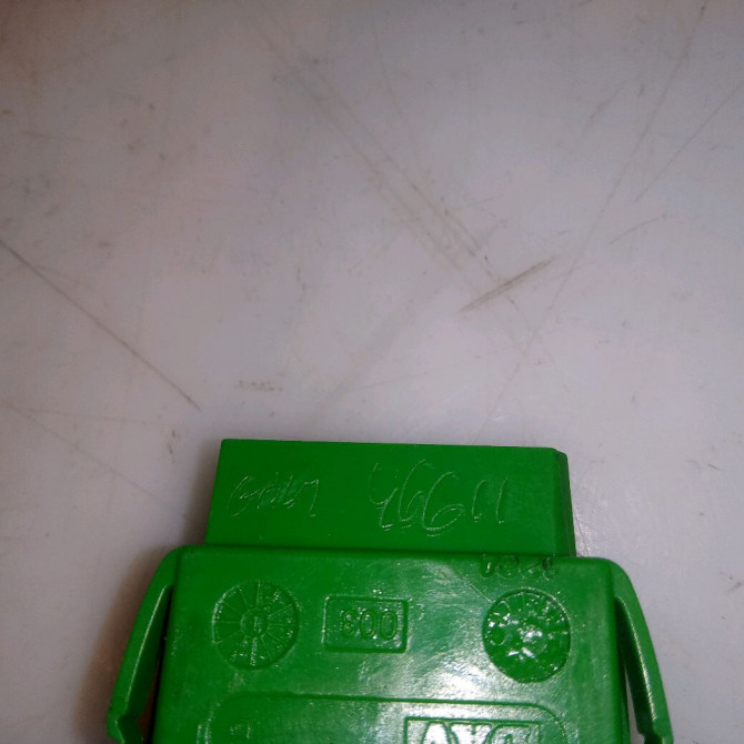 Commande lève-glace porte avant gauche occasion TOYOTA AYGO I Phase 2 01-2009->06-2012 1.0 VVTI 848100H010 3