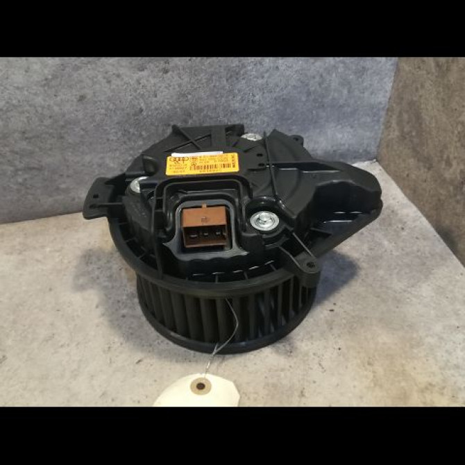 Ventilateur de chauffage occasion AUDI A4 II Phase 1 AVANT 09-2001->11-2004 8E1820021E 1