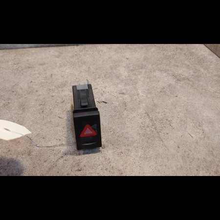 Bouton de warning occasion VOLKSWAGEN PASSAT IV Phase 2 10-2000->03-2005 1.9 TDI 130ch 3B0953235D01C