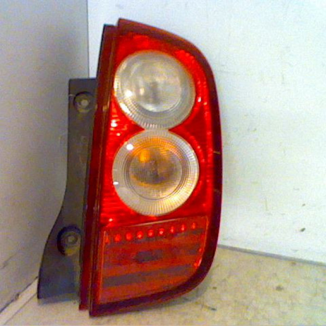 Feu arrière droit occasion NISSAN MICRA III Phase 1 01-2003->07-2005 1.2i 65ch 26554AX720 1