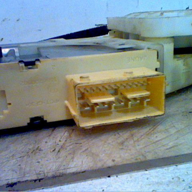 Mecanisme + moteur lève-glace avant droit occasion CITROEN C4 I Phase 1 11-2004->07-2008 1.4i 16v 00009222R1 2