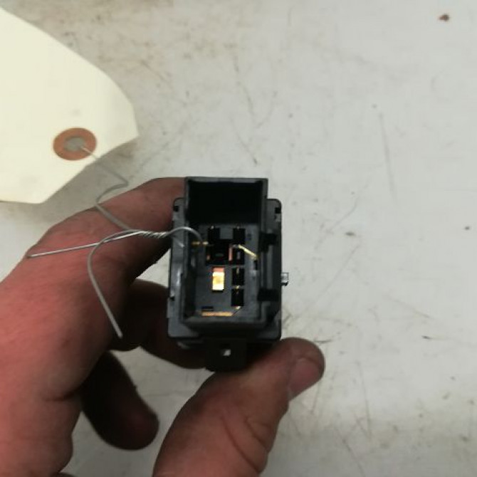 Bouton de warning occasion VOLKSWAGEN POLO IV Phase 1 01-2002->05-2005 1.9 SDI 6Q0953235A9B9 2