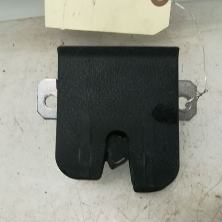 Serrure hayon occasion VOLKSWAGEN POLO IV Phase 1 01-2002->05-2005 1.9 SDI 6Q6827505E