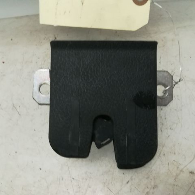 Serrure hayon occasion VOLKSWAGEN POLO IV Phase 1 01-2002->05-2005 1.9 SDI 6Q6827505E 1