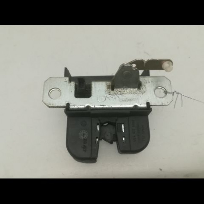 Serrure hayon occasion VOLKSWAGEN POLO IV Phase 1 01-2002->05-2005 1.2 12v 65ch 6Q6827505E 2