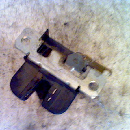 Serrure hayon occasion VOLKSWAGEN POLO IV Phase 1 01-2002->05-2005 1.4 TDI 75ch 6Q6827505E