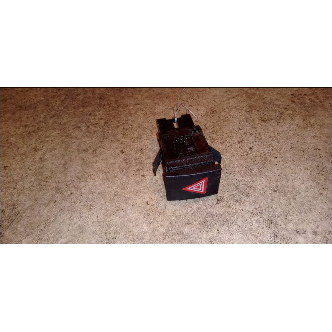 Bouton de warning occasion VOLKSWAGEN POLO IV Phase 1 01-2002->05-2005 1.4i 75ch 6Q0953235A9B9 1