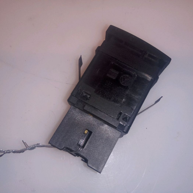 Bouton de warning occasion VOLKSWAGEN POLO IV Phase 2 05-2005->09-2009 1.4 TDI 70ch 6Q0953235A9B9 2