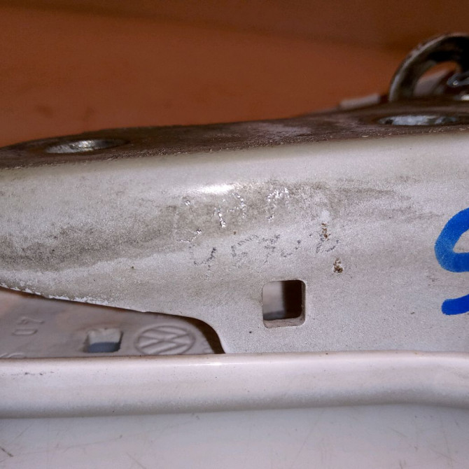 Compas d capot occasion VOLKSWAGEN POLO IV Phase 2 05-2005->09-2009 1.4 TDI 70ch 6Q0823302C 3