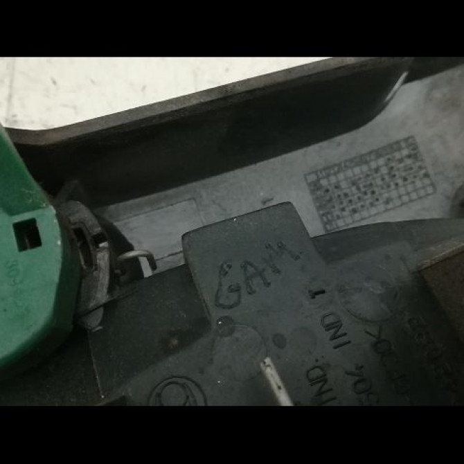 Poignee ext porte coulissante d occasion RENAULT KANGOO I Phase 1 09-1997->06-2003 1.2i 8v 60ch 3