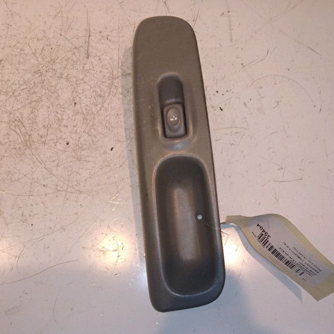 Commande lève-glace porte avant droite occasion RENAULT TWINGO I Phase 3 08-2000->06-2007 1.2i 8v 60ch 7700434845 1