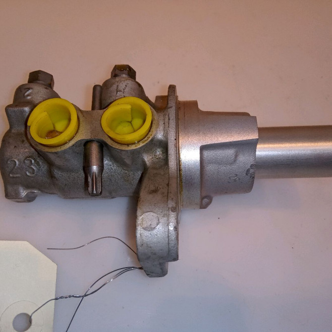 Maitre cylindre occasion RENAULT LAGUNA III Phase 2 11-2010->03-2013 2.0 DCI 16v 130ch 460110001R 2