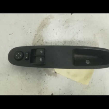Commande lève-glace porte avant gauche occasion FIAT PUNTO EVO III Phase 1 10-2009->12-2013 1.3 MULTIJET 75ch 735500050