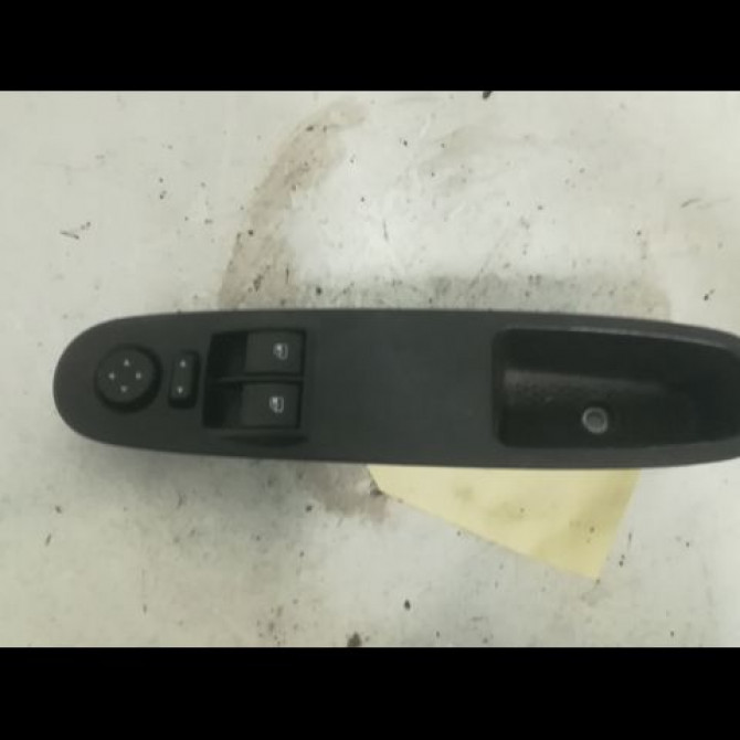 Commande lève-glace porte avant gauche occasion FIAT PUNTO EVO III Phase 1 10-2009->12-2013 1.3 MULTIJET 75ch 735500050 1