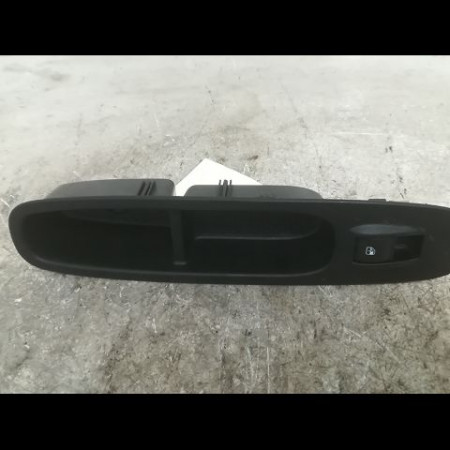 Commande lève-glace porte avant droite occasion FIAT PUNTO III 735500049