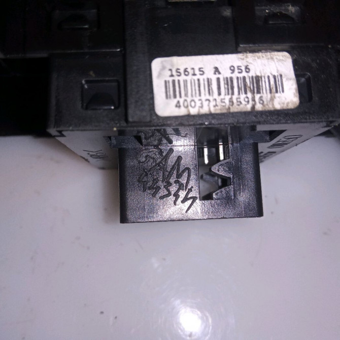 Commande lève-glace porte avant gauche occasion PUNTO III 735500050 3