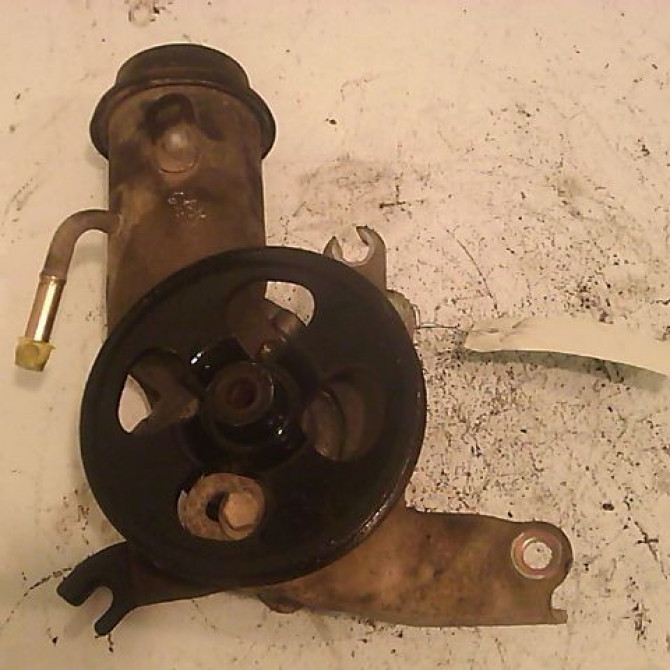 Pompe direction assistee occasion TOYOTA YARIS I Phase 1 04-1999->03-2003 1.4 D-4D 4431052160 1