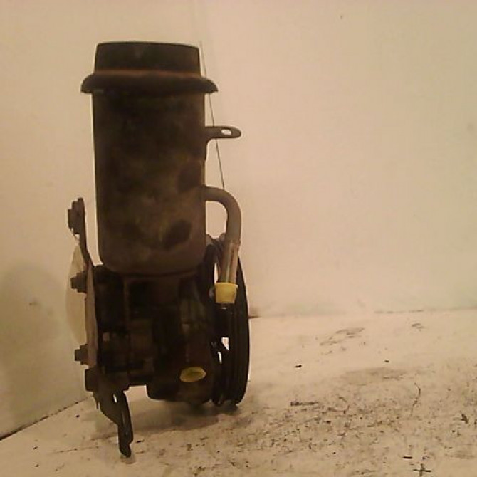 Pompe direction assistee occasion TOYOTA YARIS I Phase 1 04-1999->03-2003 1.4 D-4D 4431052160 4