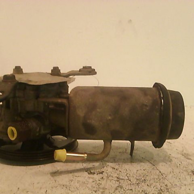 Pompe direction assistee occasion TOYOTA YARIS I Phase 1 04-1999->03-2003 1.4 D-4D 4431052160 5