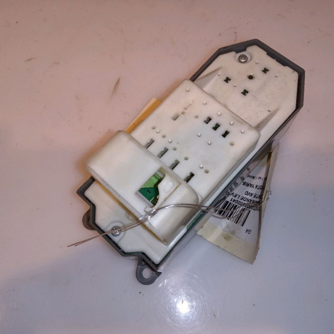 Commande lève-glace porte avant gauche occasion TOYOTA YARIS III YARIS III Phase 1 2011-03-01->2015-04-30 1.5 100ch 848200D200 2