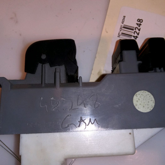 Commande lève-glace porte avant gauche occasion TOYOTA YARIS III YARIS III Phase 1 2011-03-01->2015-04-30 1.5 100ch 848200D200 3