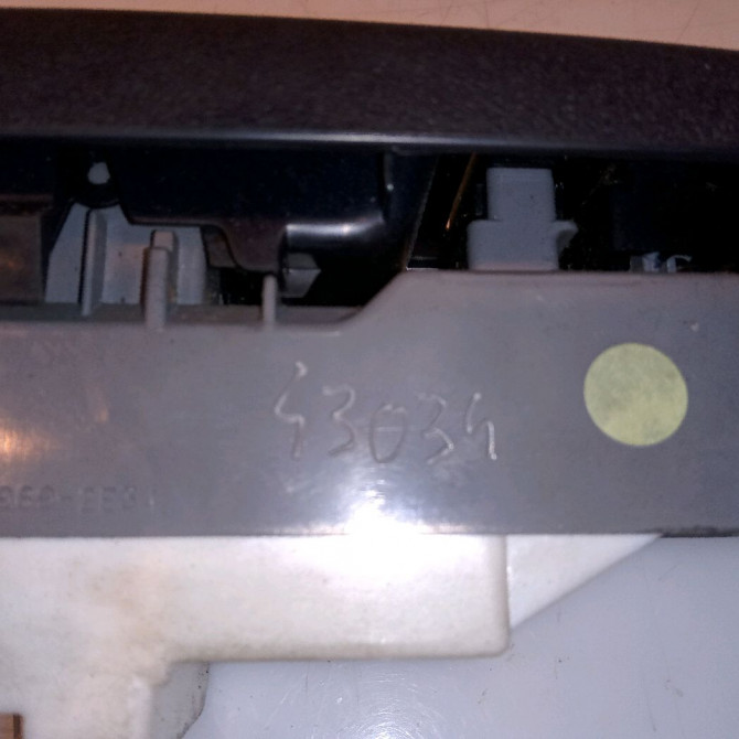 Commande lève-glace porte avant gauche occasion TOYOTA YARIS III YARIS III Phase 1 2011-03-01->2015-04-30 1.5 100ch 848200D200 3