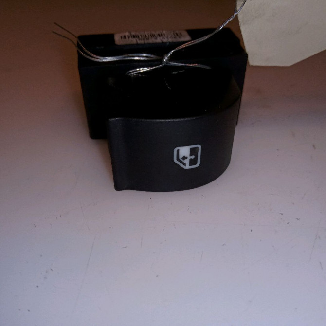 Commande lève-glace porte avant droite occasion FIAT PUNTO EVO III Phase 1 10-2009->12-2013 1.3 MULTIJET 75ch 735500049 1