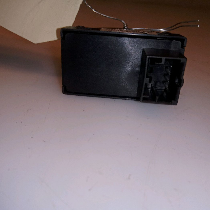 Commande lève-glace porte avant droite occasion FIAT PUNTO EVO III Phase 1 10-2009->12-2013 1.3 MULTIJET 75ch 735500049 2