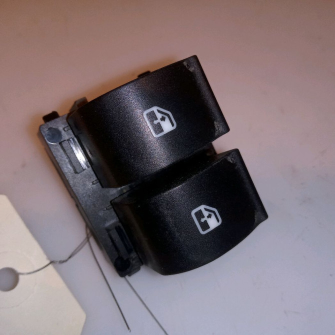 Commande lève-glace porte avant gauche occasion FIAT PUNTO EVO III Phase 1 10-2009->12-2013 1.3 MULTIJET 75ch 735500050 1