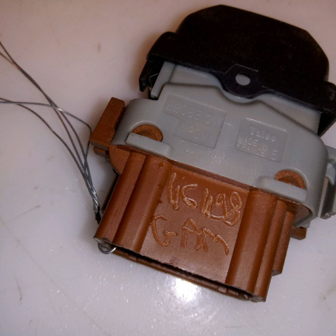 Commande lève-glace porte avant droite occasion RENAULT VELSATIS 3