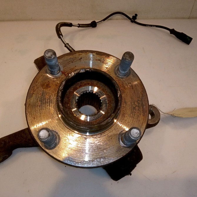 Moyeu avd occasion FORD FIESTA VI Phase 1 10-2008->11-2012 1.4 TDCI 68ch 1582282 1