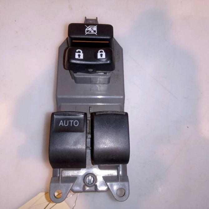 Commande lève-glace porte avant gauche occasion TOYOTA YARIS II Phase 1 12-2005->11-2009 1.0i 69ch 848200D200 1