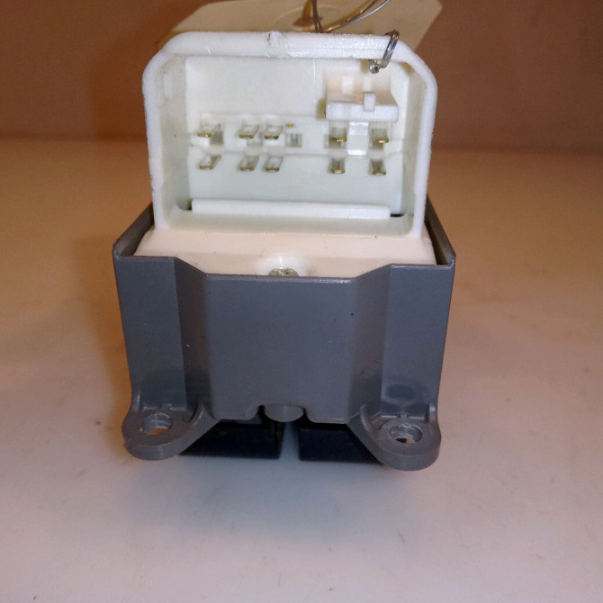 Commande lève-glace porte avant gauche occasion TOYOTA YARIS II Phase 1 12-2005->11-2009 1.0i 69ch 848200D200 2