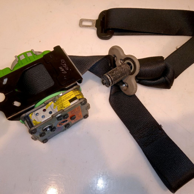 Ceinture avant gauche occasion TOYOTA YARIS II Phase 1 12-2005->11-2009 1.0i 69ch 732200D120C0 2