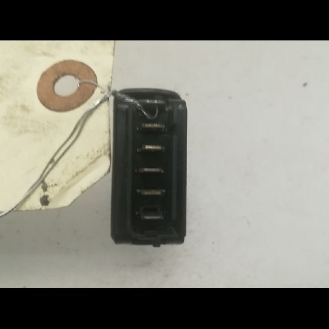 Commande lève-glace porte avant droite occasion RENAULT TWINGO I Phase 3 08-2000->06-2007 1.2i 8200189836 2