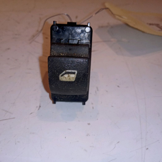 Commande lève-glace porte avant droite occasion CITROEN BERLINGO II Phase 1 05-2008->01-2012 1.6 HDI 16v 90ch 6490HQ 1