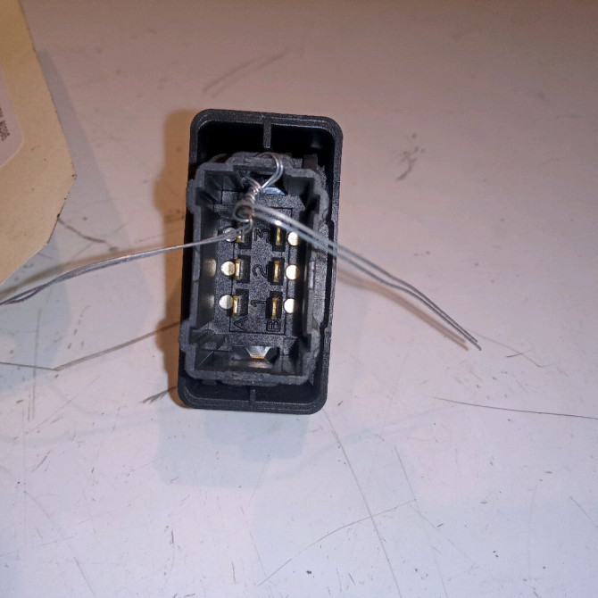 Commande lève-glace porte avant droite occasion CITROEN BERLINGO II Phase 1 05-2008->01-2012 1.6 HDI 16v 90ch 6490HQ 2