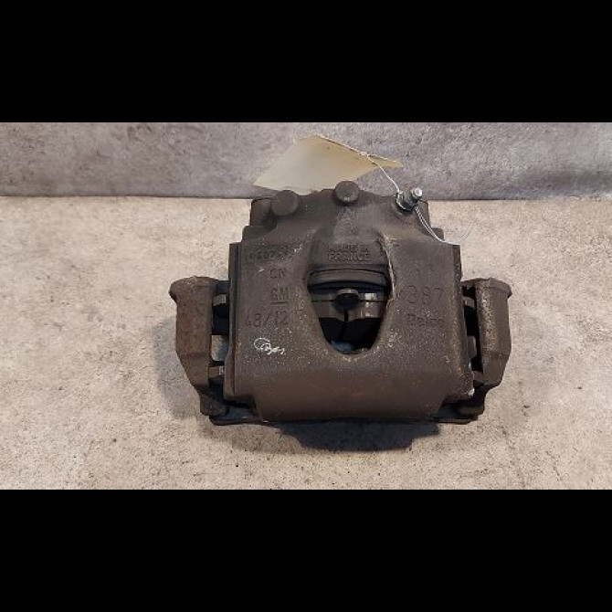 Etrier de frein avant gauche occasion OPEL CORSA II Phase 1 03-1993->04-1997 1.2i 90421744 1