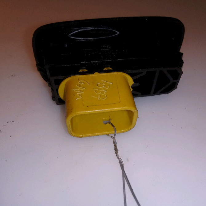 Commande lève-glace porte avant droite occasion FORD FIESTA VI Phase 1 10-2008->11-2012 1.4 TDCI 70ch 1823466 2