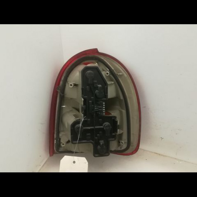 Feu arrière gauche occasion OPEL CORSA II Phase 1 03-1993->04-1997 1.5 D 90444141 2