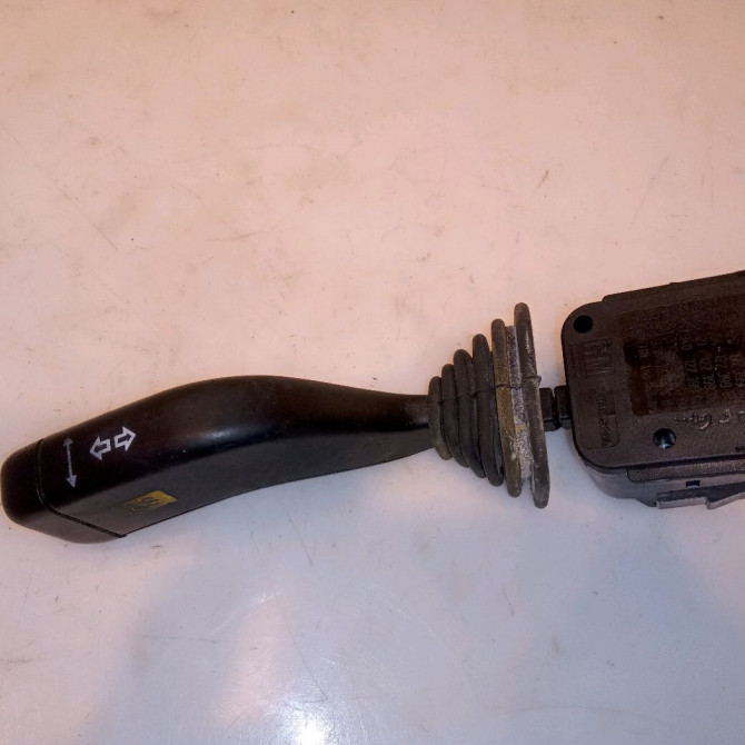 Commande clignotant occasion OPEL CORSA II Phase 1 03-1993->04-1997 1.4i 90213283 1