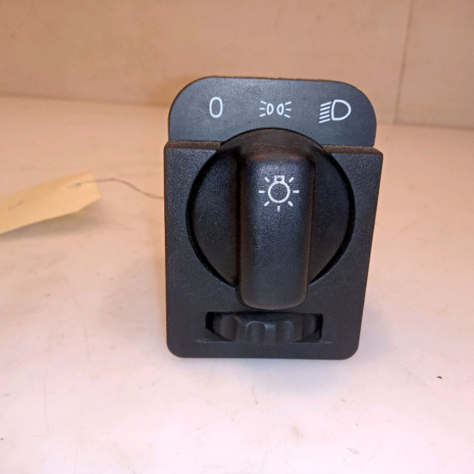 Interrupteur commande de phares occasion OPEL CORSA II Phase 1 03-1993->04-1997 1.4i 90213283 1