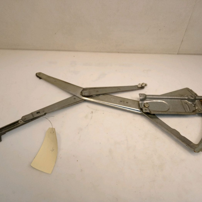 Mécanisme lève-glace avant gauche occasion OPEL CORSA II Phase 1 03-1993->04-1997 1.4i 90444381 1