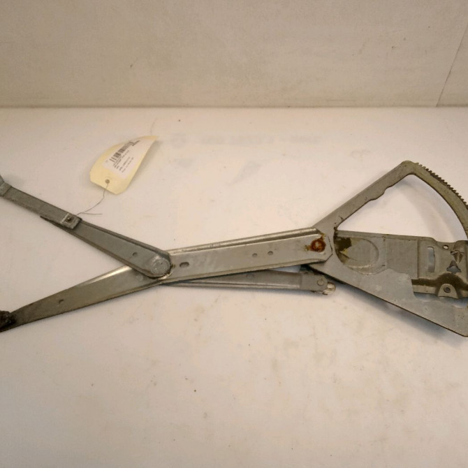 Mécanisme lève-glace avant gauche occasion OPEL CORSA II Phase 1 03-1993->04-1997 1.4i 90444381 2