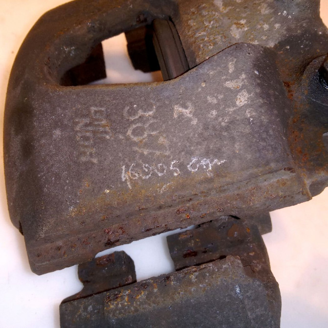 Etrier de frein avant droit occasion OPEL CORSA II Phase 1 03-1993->04-1997 1.4i 90421745 3