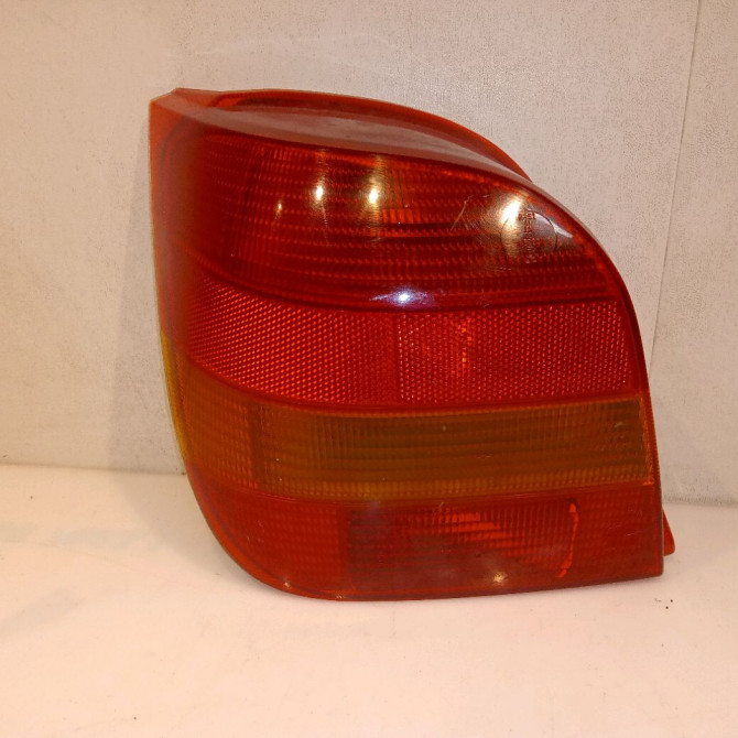 Feu arrière gauche occasion OPEL CORSA II Phase 1 03-1993->04-1997 1.4i 90444141 1