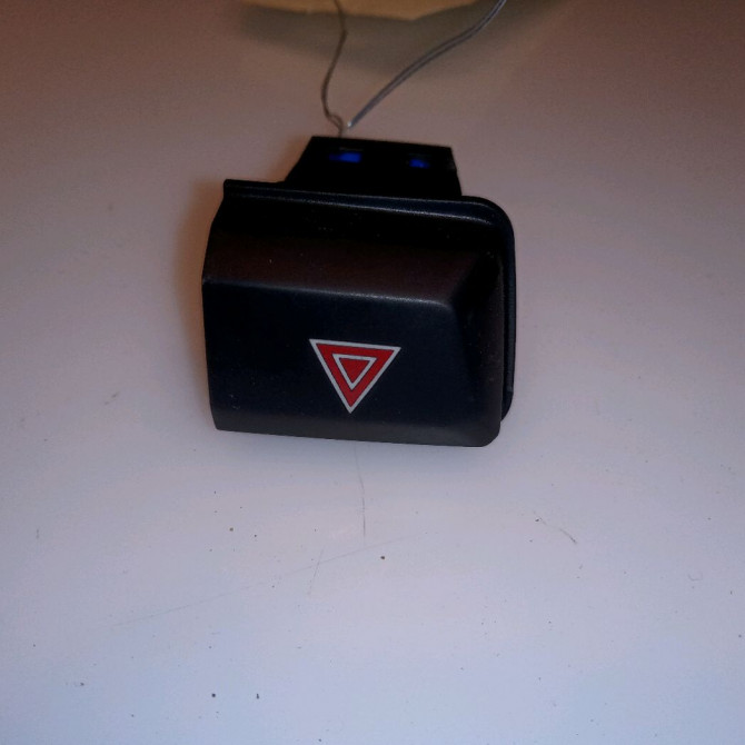 Bouton de warning occasion PEUGEOT 208 208 Phase 1 2012-03-01->2015-09-30 1.2 VTI 82ch 96750916ZD 1